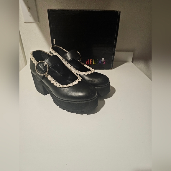 dELiA*s Black and White Mary Jane Heels - Picture 1 of 13